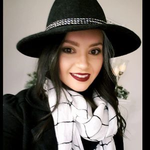 Meet your Posher, Myriam